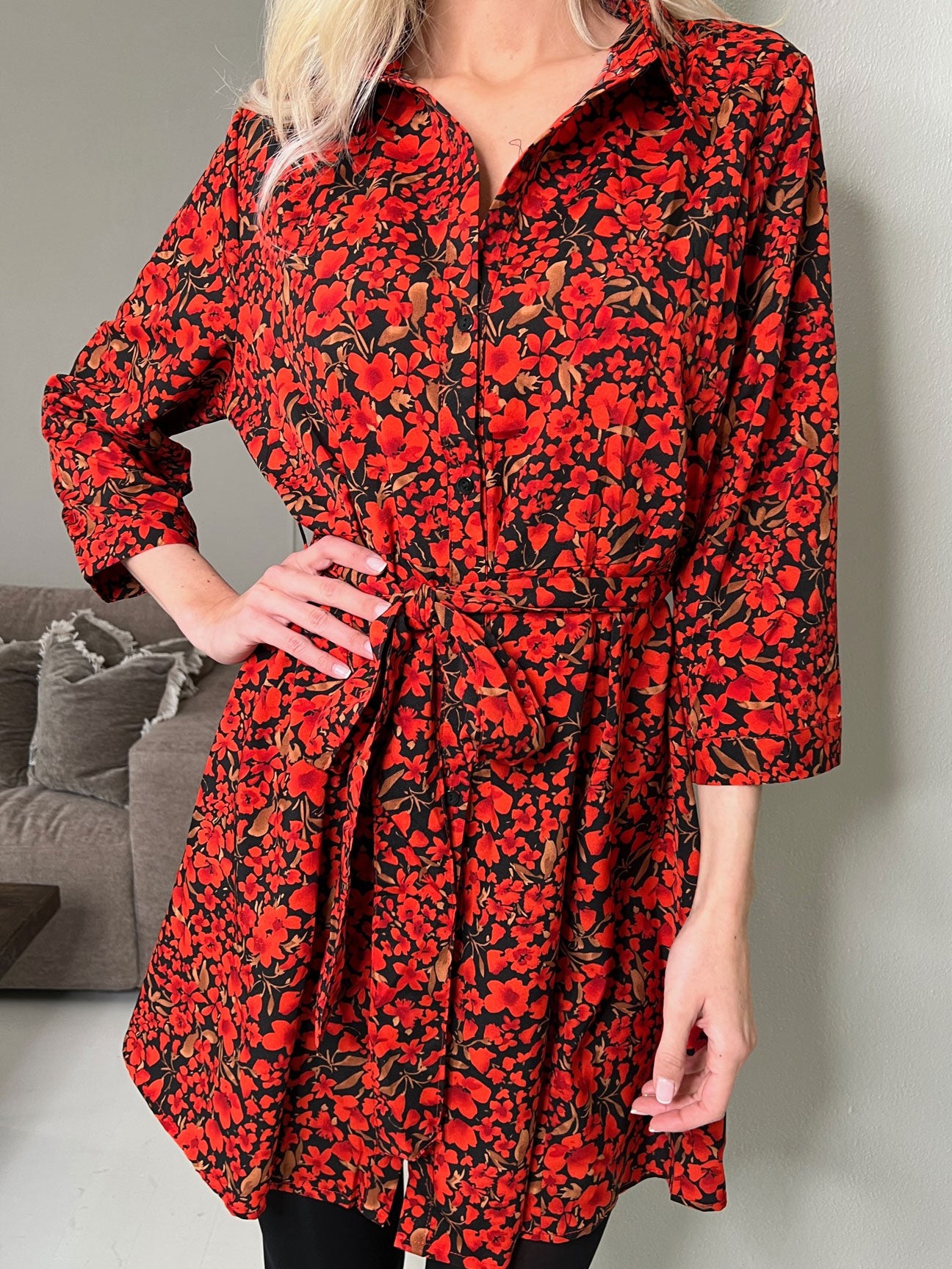 Zira - Sød blomstret skjortekjole